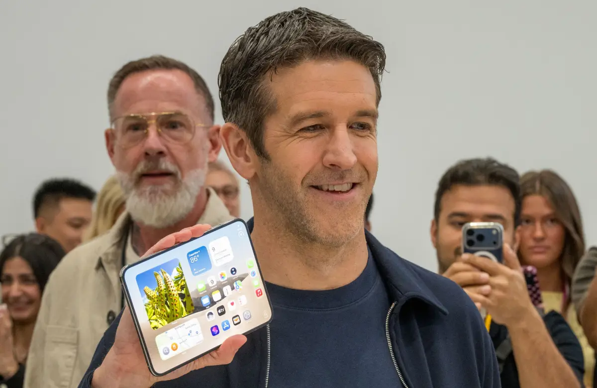Apple inauguró la era del iPhone plegable en el debut de John Ternus como CEO