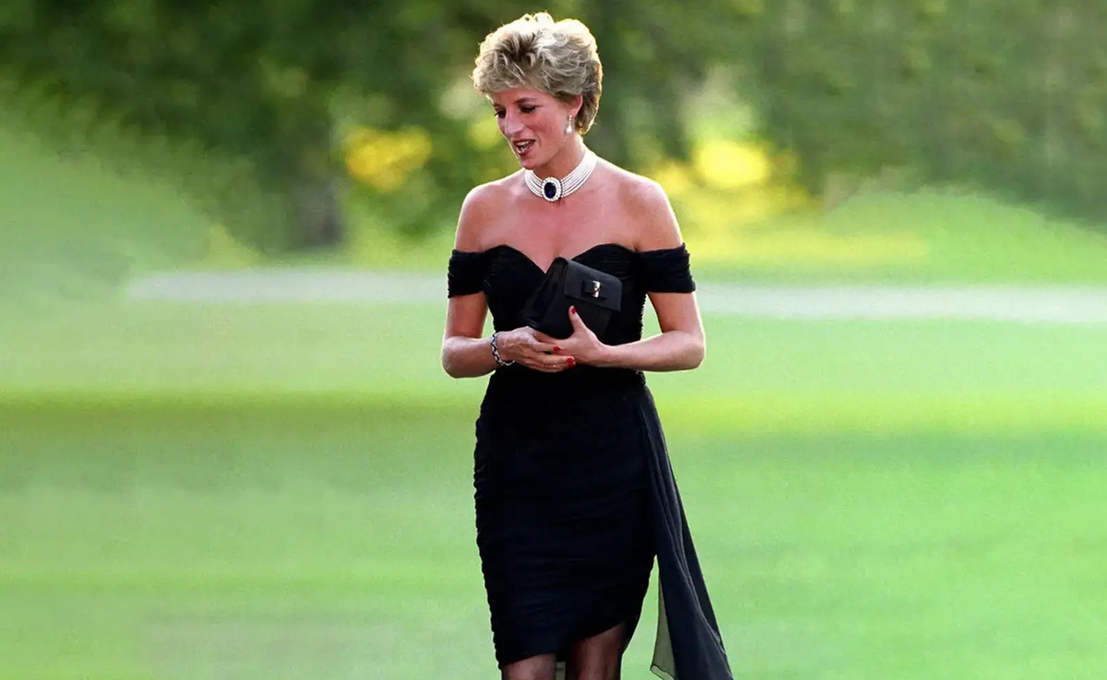  El “vestido de la venganza” de Lady Di se subasta después de 29 años: cuánto vale la prenda que hizo historia
