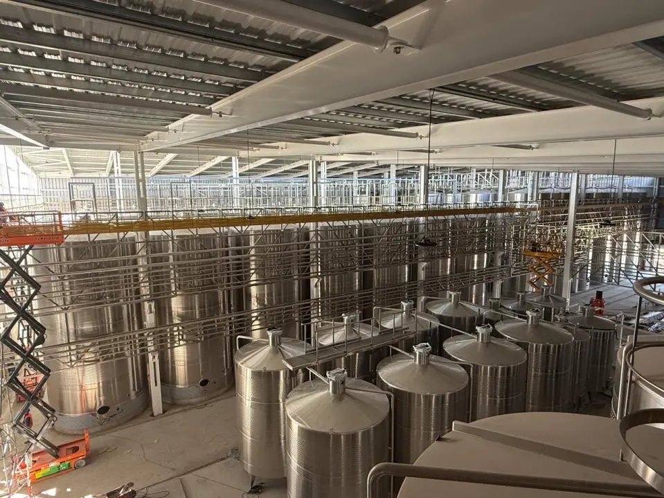 La nueva bodega de Grupo Peñaflor es la de mayor capacidad de producción en la Argentina.