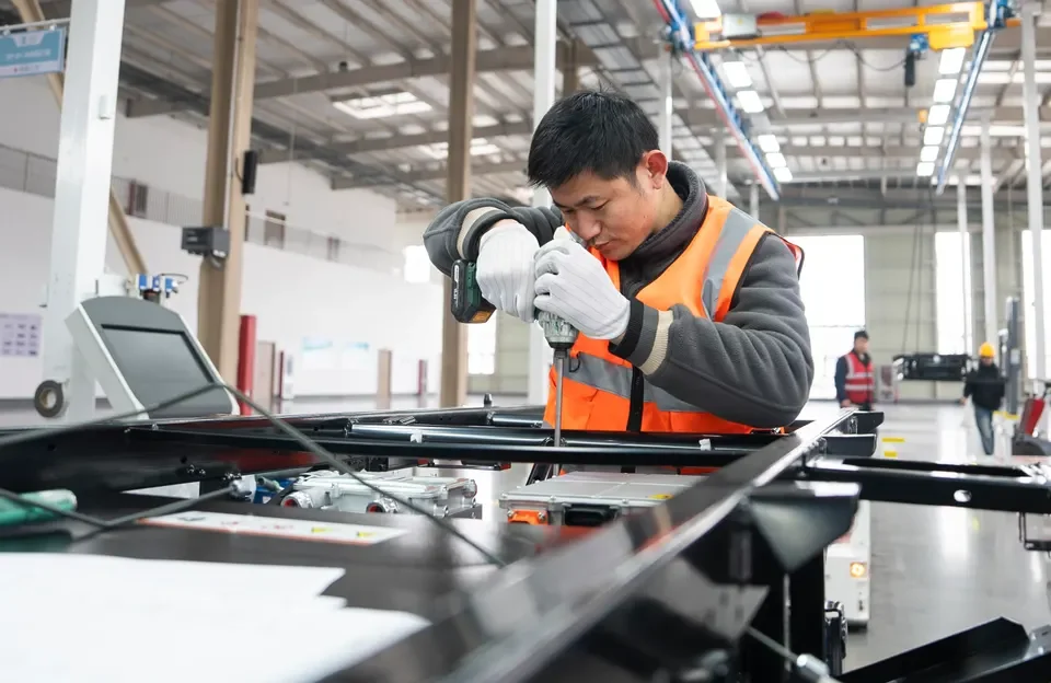 China redobla su apuesta por los autos autónomos: quiere llevarlos a las calles a gran escala para 2030