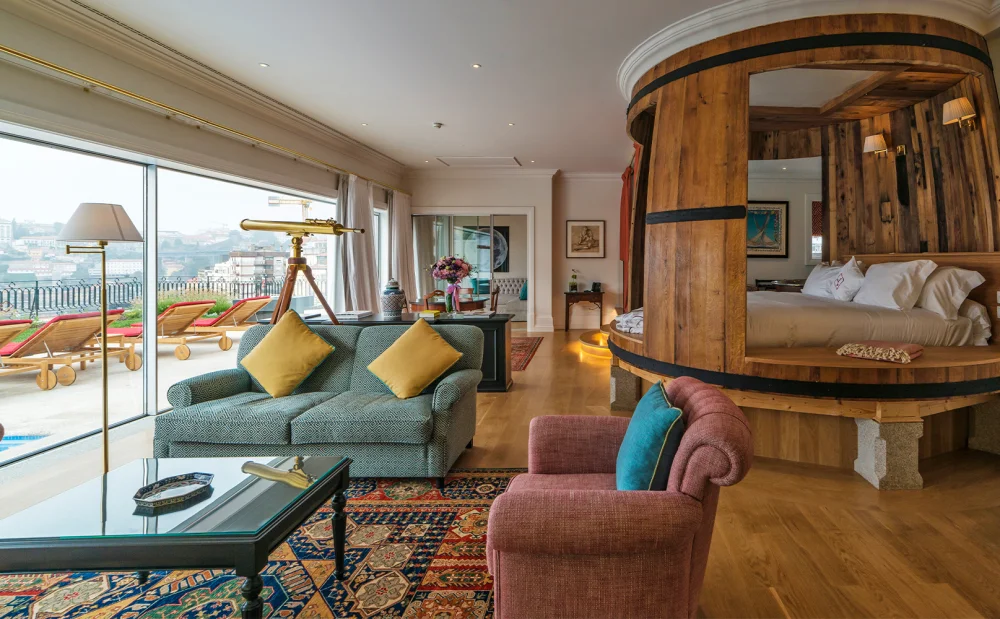 The YEATMAN Presidential Suite and Barrel BeD - .