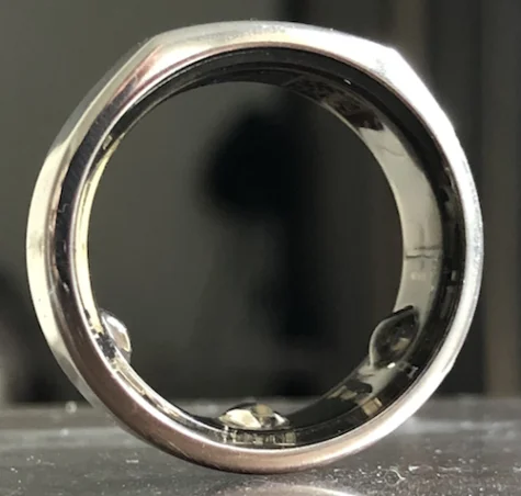 SE PUEDE USAR/Oura ring - Foto: Tpnkl, CC BY-SA 4.0 , via Wikimedia Commons
