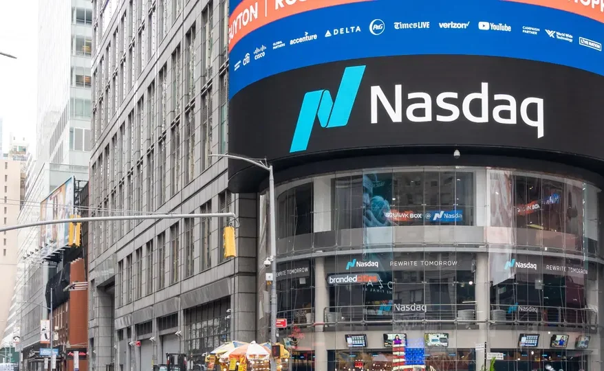 Miedo a la burbuja de la IA: por qué el Nasdaq hoy no se parece en nada al del boom de las puntocom en 2000