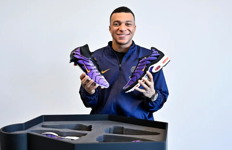 Por qué Nike podría quedar fuera del Dow Jones tras la caída de acciones por la salida de Mbappé