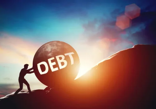 Debate global: la deuda mundial alcanzó un récord de US$ 365 billones y crece el temor por una crisis de refinanciación