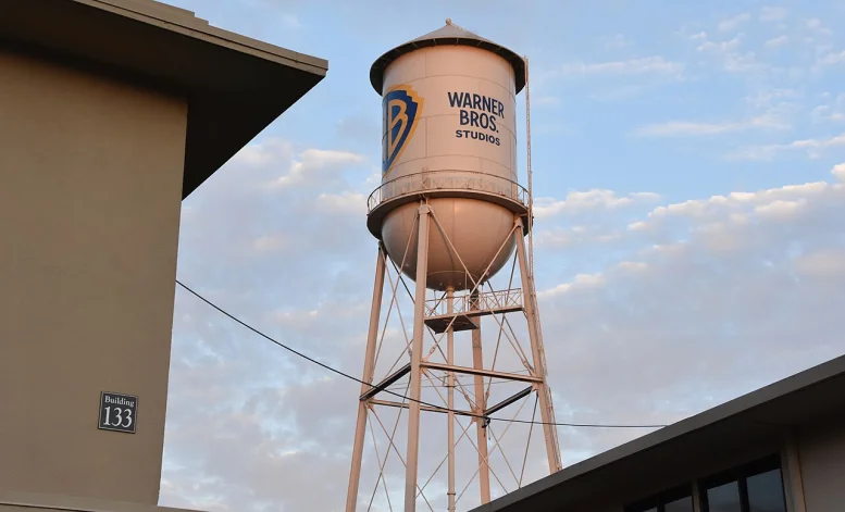 (SE PUEDE USAR) Warner Bros   Crédito: Chris Yarzab, via Wikimedia Commons - Wikimedia Commons