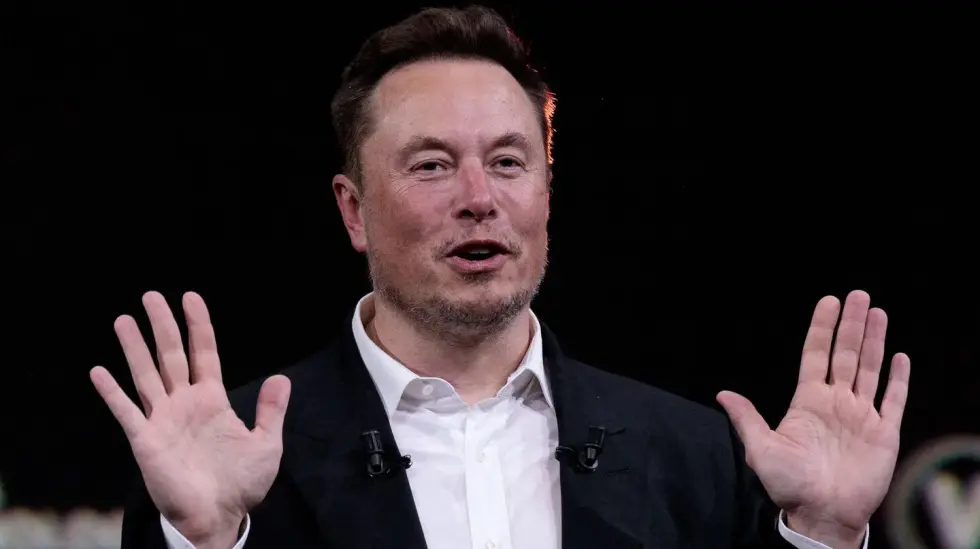 Elon Musk desafía a OpenAI y Anthropic: asegura que la IA de SpaceX podría superarlas en apenas seis meses