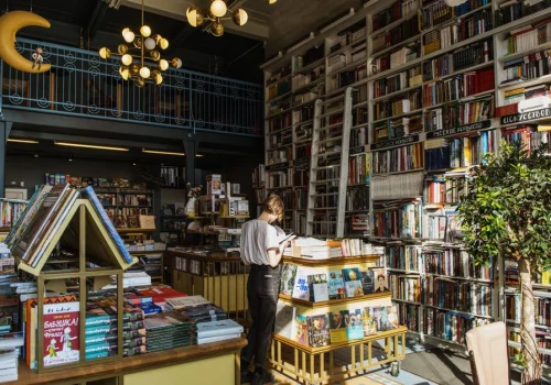 Las cinco mejores ciudades del mundo para los amantes de los libros, según Holafly 