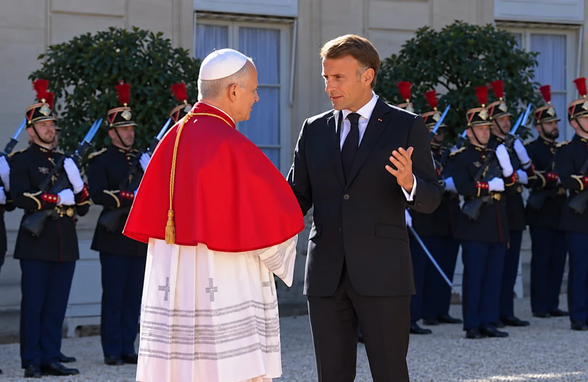 León XIV llegó a Francia, se reunió con Macron y lanzó una fuerte advertencia sobre la IA