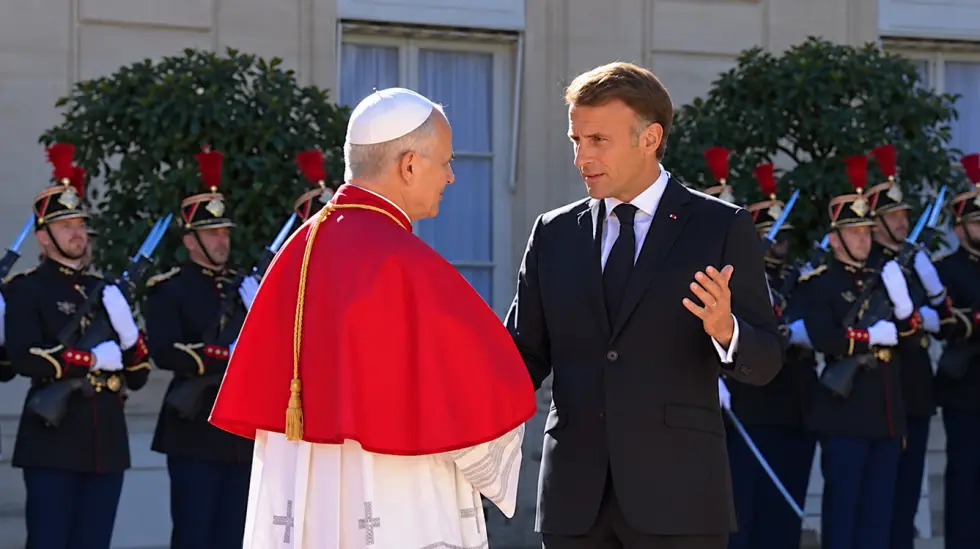 León XIV llegó a Francia, se reunió con Macron y lanzó una fuerte advertencia sobre la IA