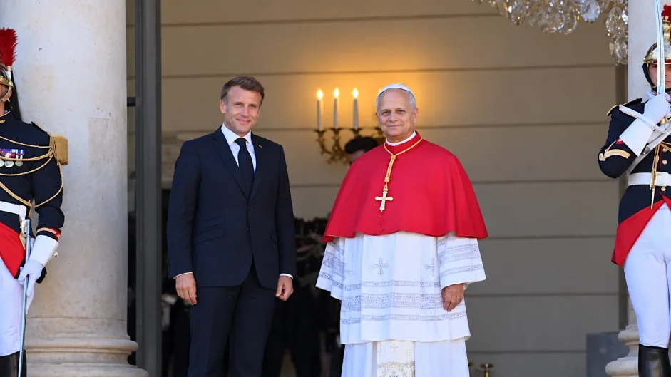Leon XIV y Emmanuel Macron. - Foto: Vatican Media.