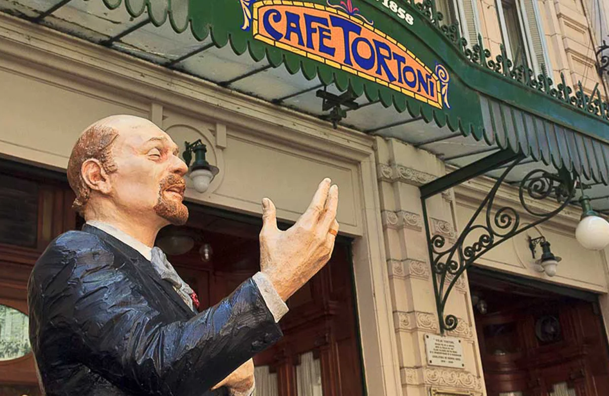 De un café de 1858 a un bodegón con platos casi perdidos: cinco bares notables para recorrer