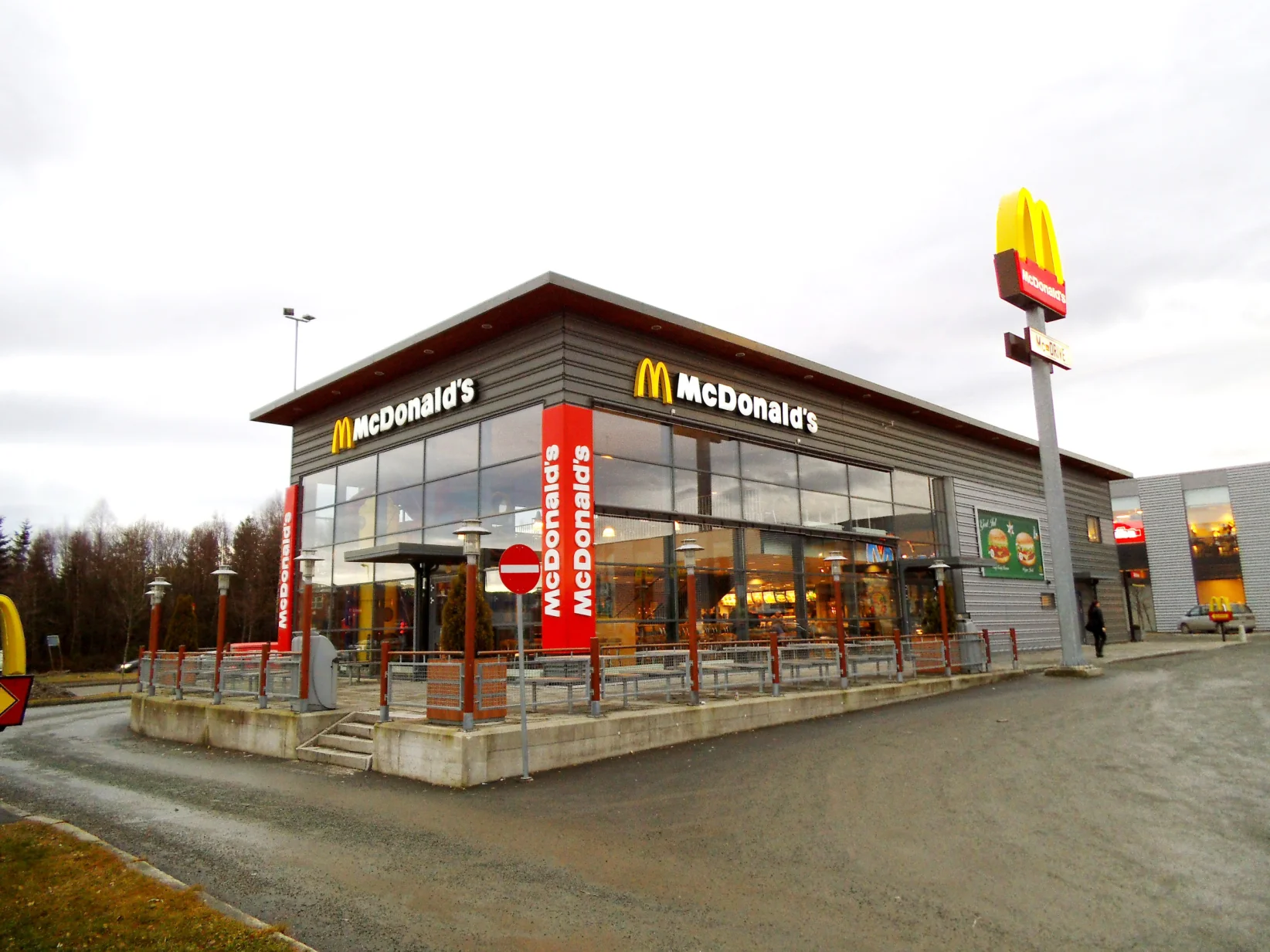 SE PUEDE USAR/Mc Donalds - Foto: Ezzex, CC BY-SA 3.0 , via Wikimedia Commons.