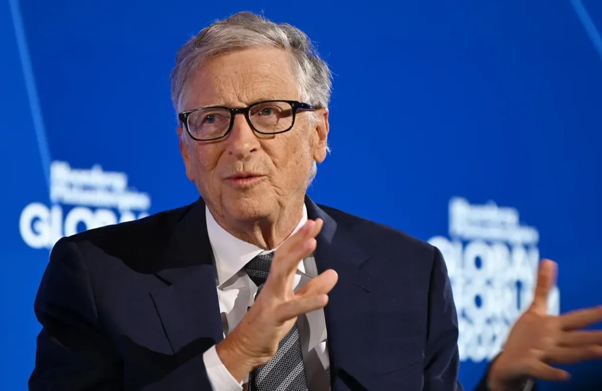 Bill Gates advierte que la IA es lo suficientemente "poderosa" como para "causar mil millones de muertes"
