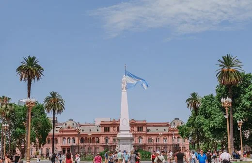 Tras el récord del primer semestre, la llegada de turistas extranjeros sigue creciendo en la Argentina: de dónde vienen y cuánto se quedan
