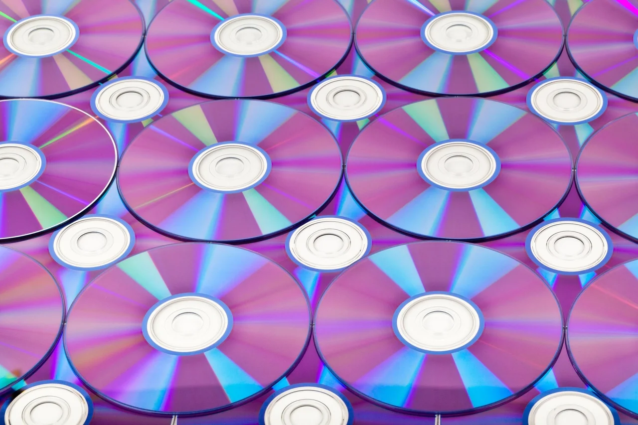 El CD vuelve a ganar terreno entre consumidores jóvenes, impulsado por el coleccionismo, el K-pop y la búsqueda de una experiencia musical tangible. - Pixabay