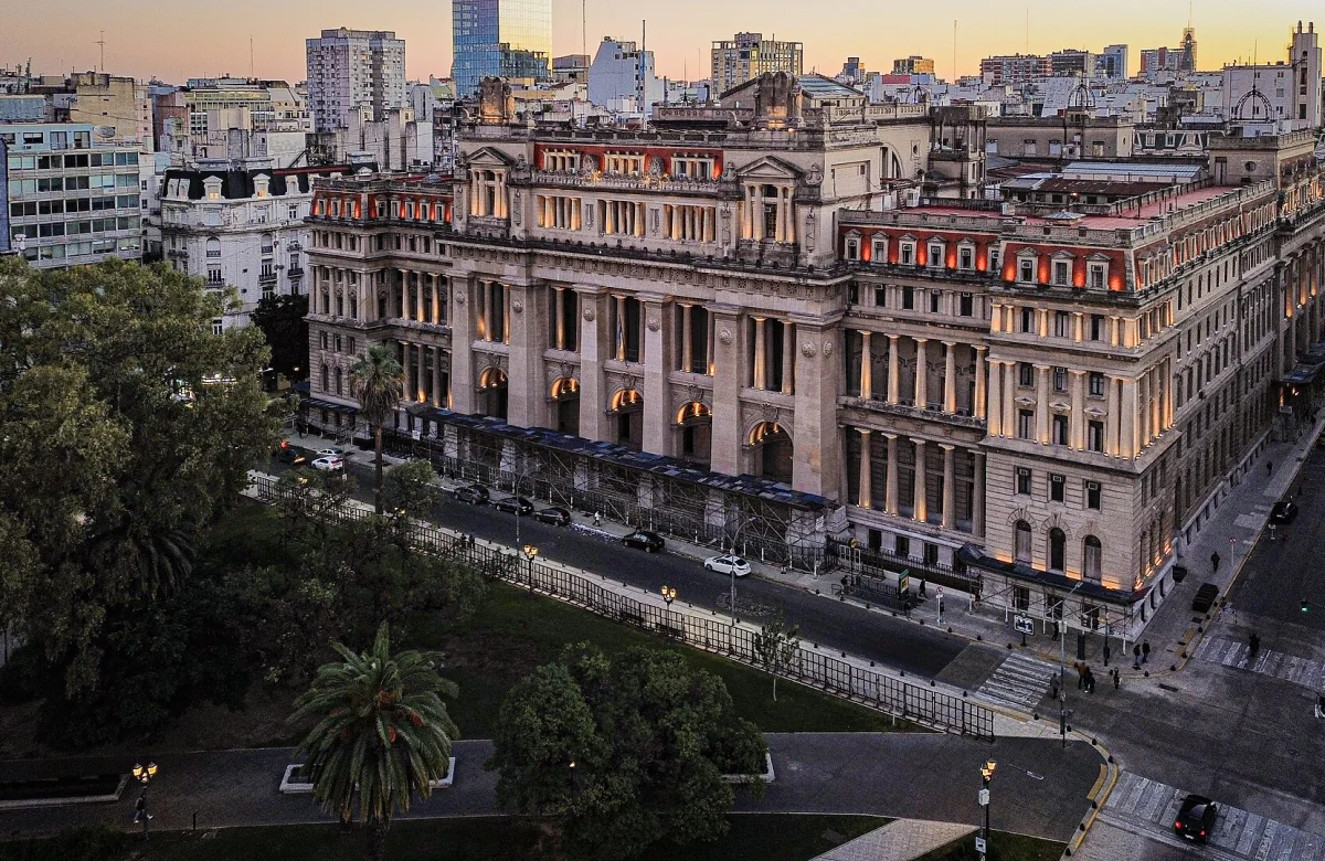 La Corte revocó el fallo que había declarado inconstitucional la derogación de la Ley de Tierras