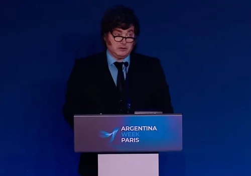 Milei prometió en Francia alcanzar el investment grade para el segundo mandato: las claves para lograrlo