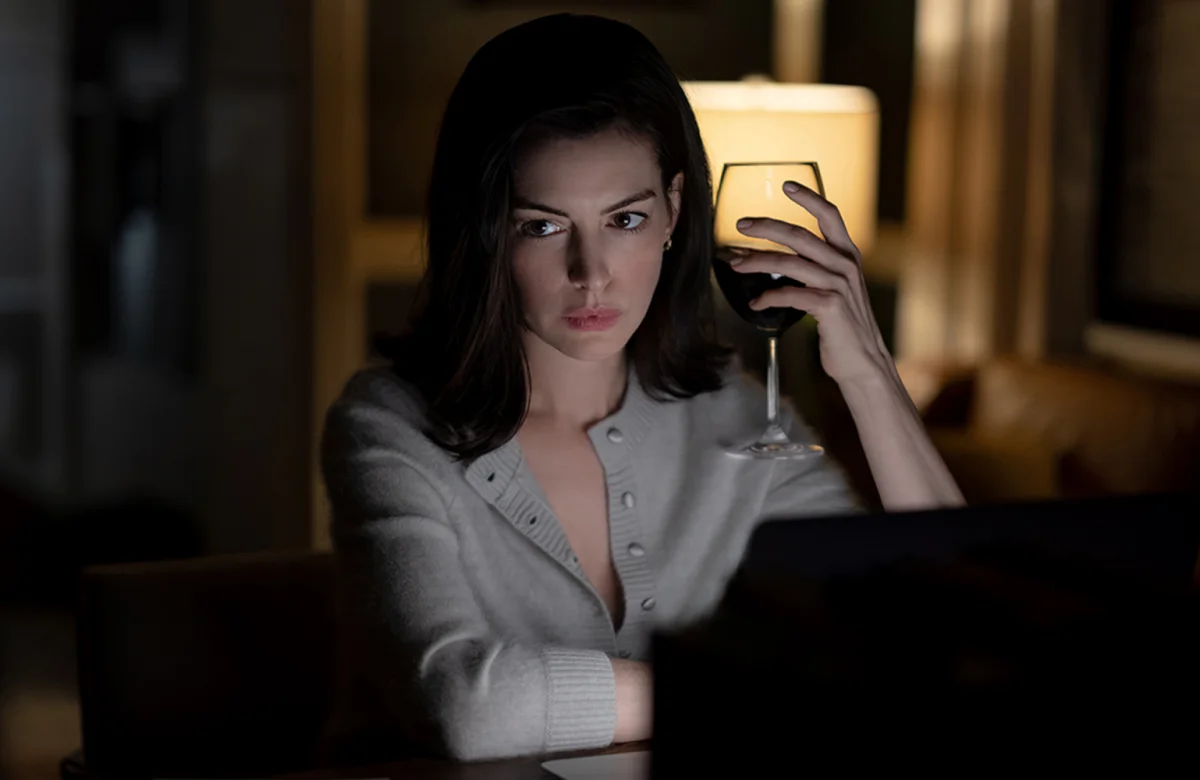 Anne Hathaway busca cerrar su año récord con otro éxito: Verity, el thriller que divide a la crítica