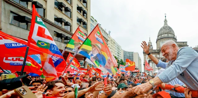 Cierre de campaña de Lula en Río de Janiero - RRSS
