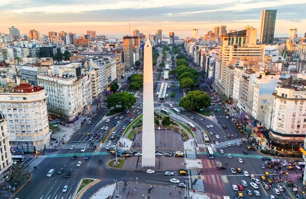 Ciudadanía por inversión: por qué el pasaporte argentino puede convertirse en un "seguro" para los estadounidenses 