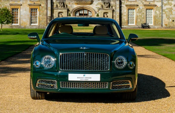El Bentley de la reina Isabel. - Foto: Broad-Arrow.