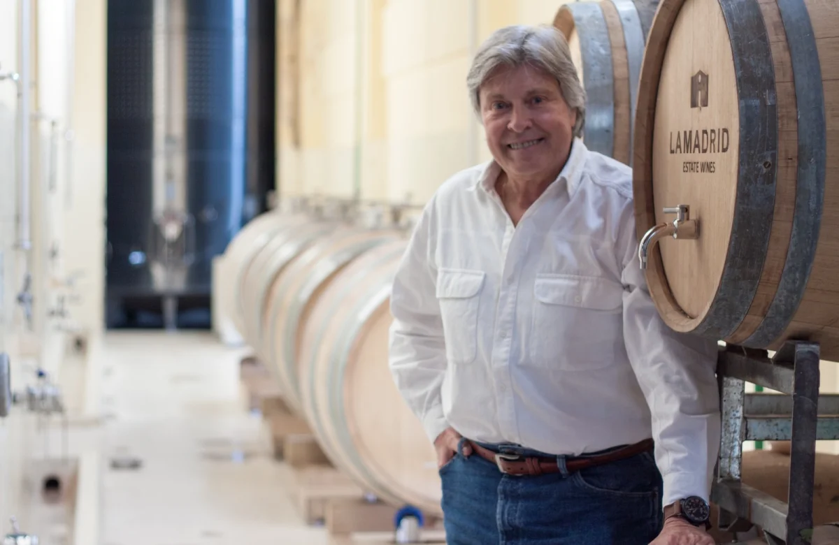 Llegó solo a EE.UU. a los 11 años, construyó un imperio de alimentos y hoy factura US$ 3 millones haciendo vino en Mendoza