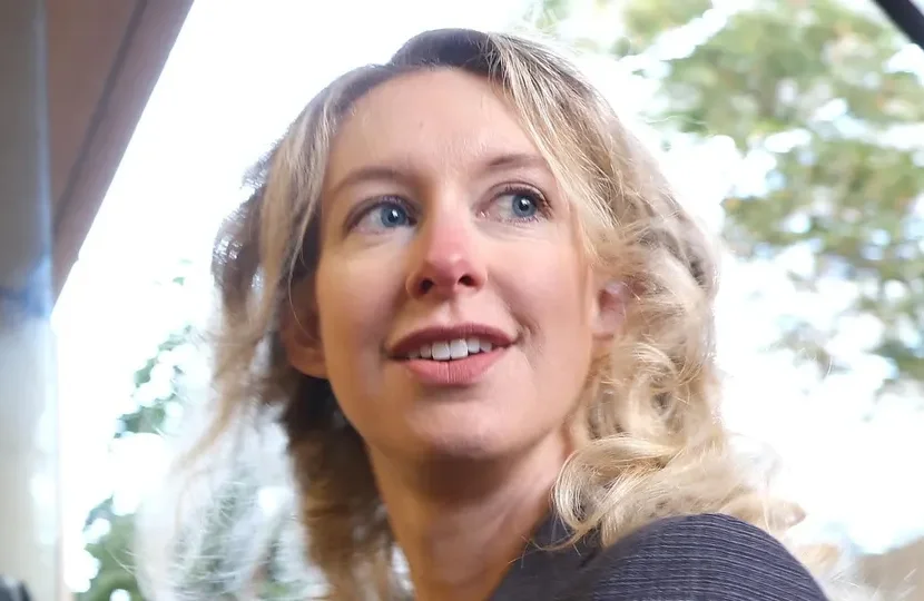 El nuevo documental sobre Elizabeth Holmes sorprende a la crítica antes de su estreno