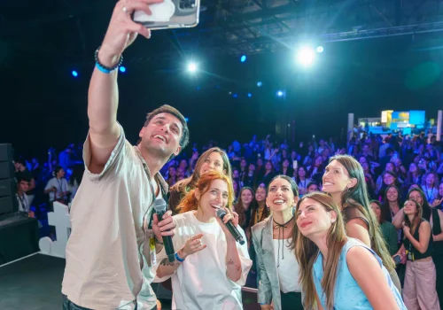 Coscu, Momo y más de 150 referentes de las redes participarán de TENT 2026, el festival de creadores de contenido