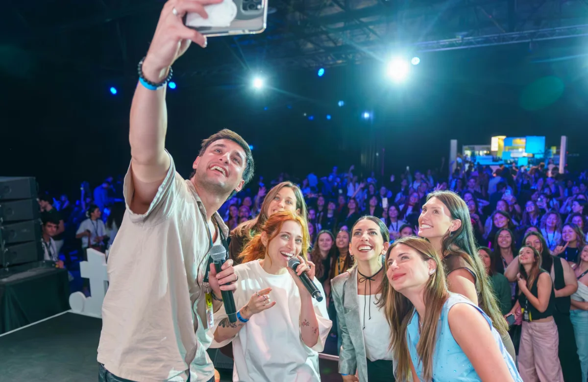 Coscu, Momo y más de 150 referentes de las redes participarán de TENT 2026, el festival de creadores de contenido