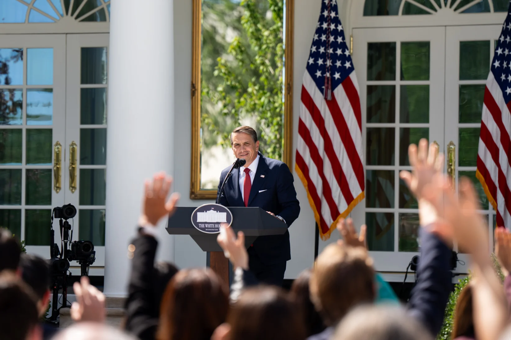 Todd Blanche defendió el acuerdo entre Trump y el IRS, que generó controversia por su alcance sobre las obligaciones fiscales del presidente  (The White House).