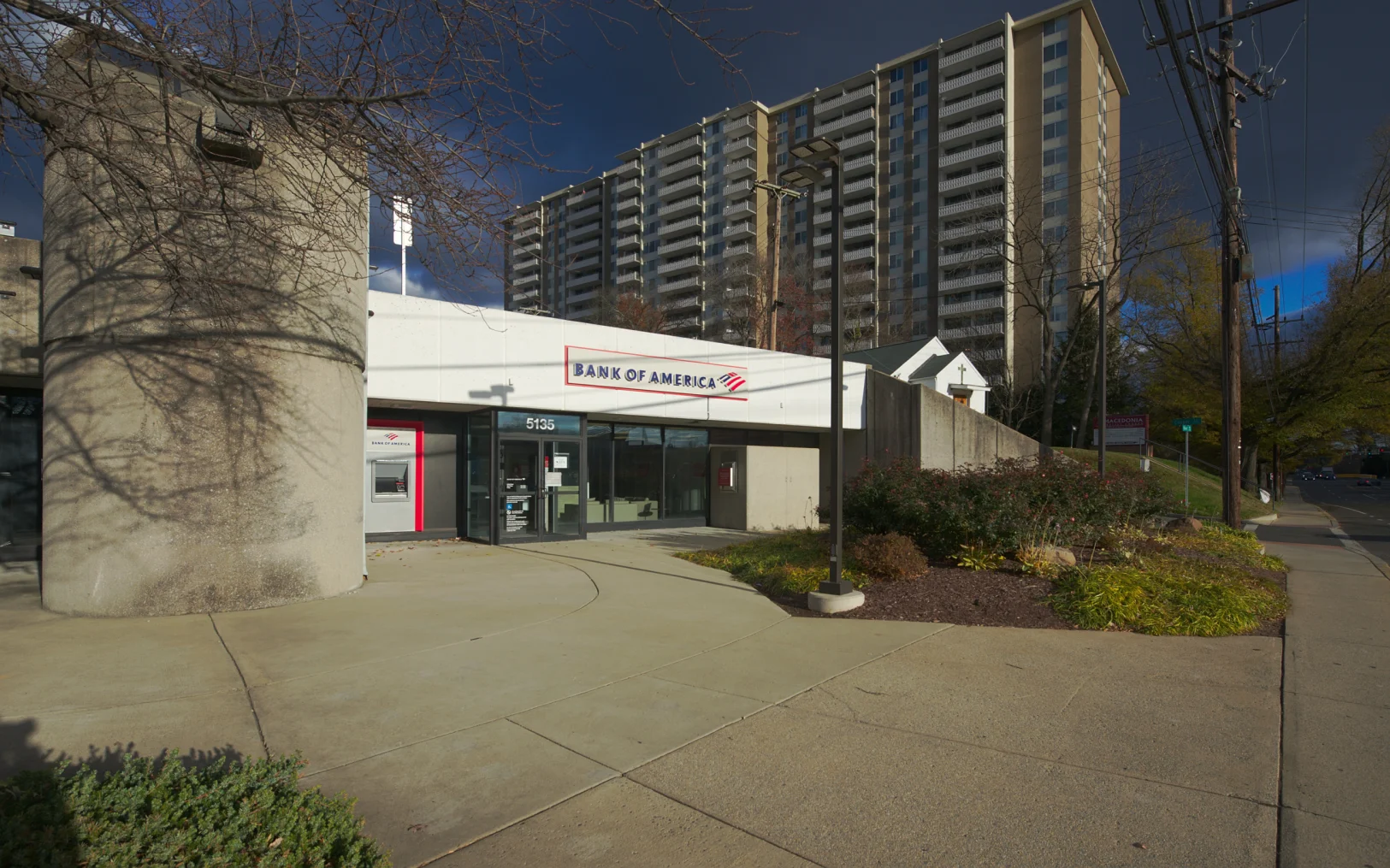 Bank of America, River Rd, Bethesda, MD Crédito: G. Edward Johnson, CC BY 4.0, Wikimedia Commons - Copyright 2021, G. Edward Johnson. CC-By Attribution, Wikimedia Commons