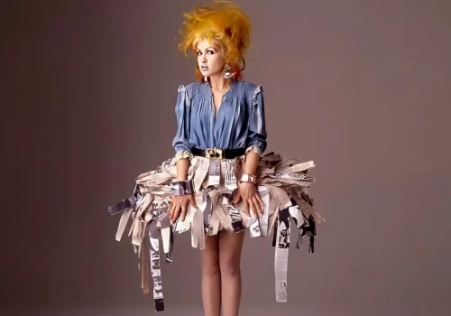 Cyndi Lauper subasta sus recuerdos más famosos: cuánto cuestan las prendas que hicieron historia en los años 80