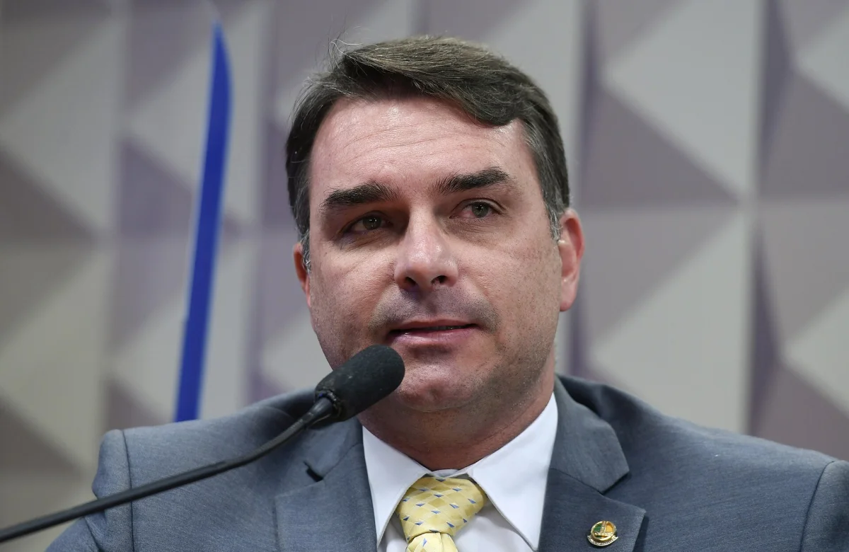 Flávio Bolsonaro ya está en Estados Unidos luego de perder contra Lula y desobedecer una orden judicial en Brasil