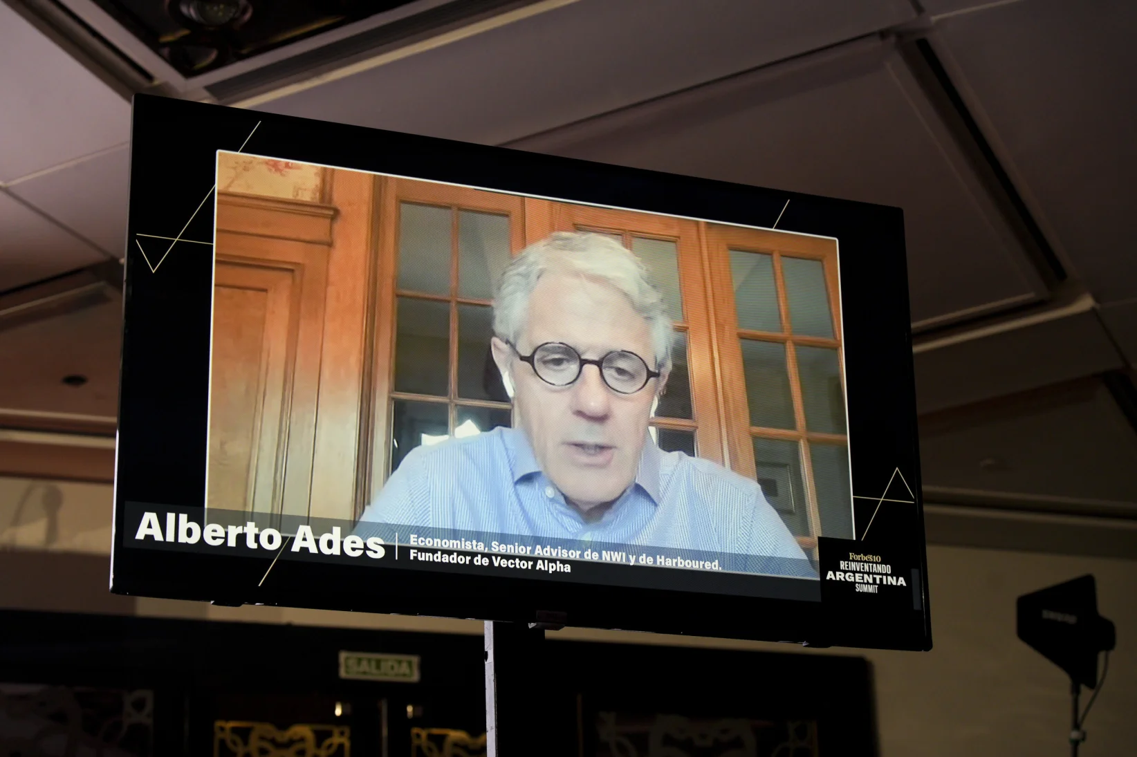 Alberto Ades, economista, senior advisor de NWI y Harboured y fundador de Vector Alpha. - Foto: Julieta Colazo para Forbes Argentina