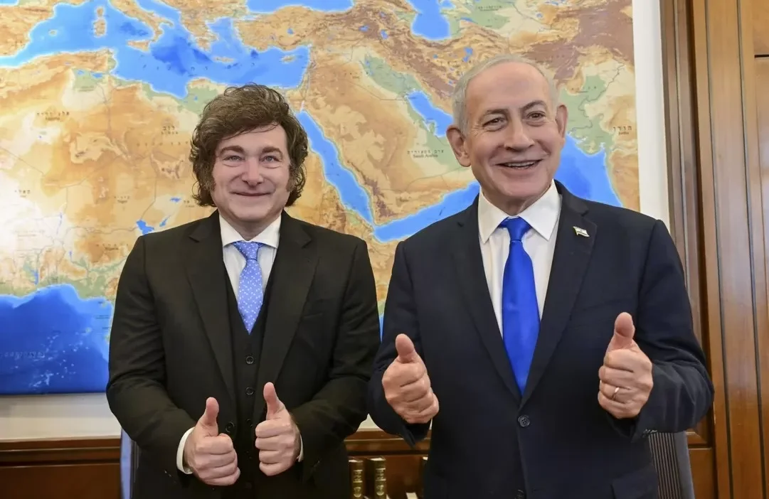 Milei felicitó a Netanyahu por el resultado electoral en Israel, aunque su bloque no tendrá mayoría para formar gobierno.